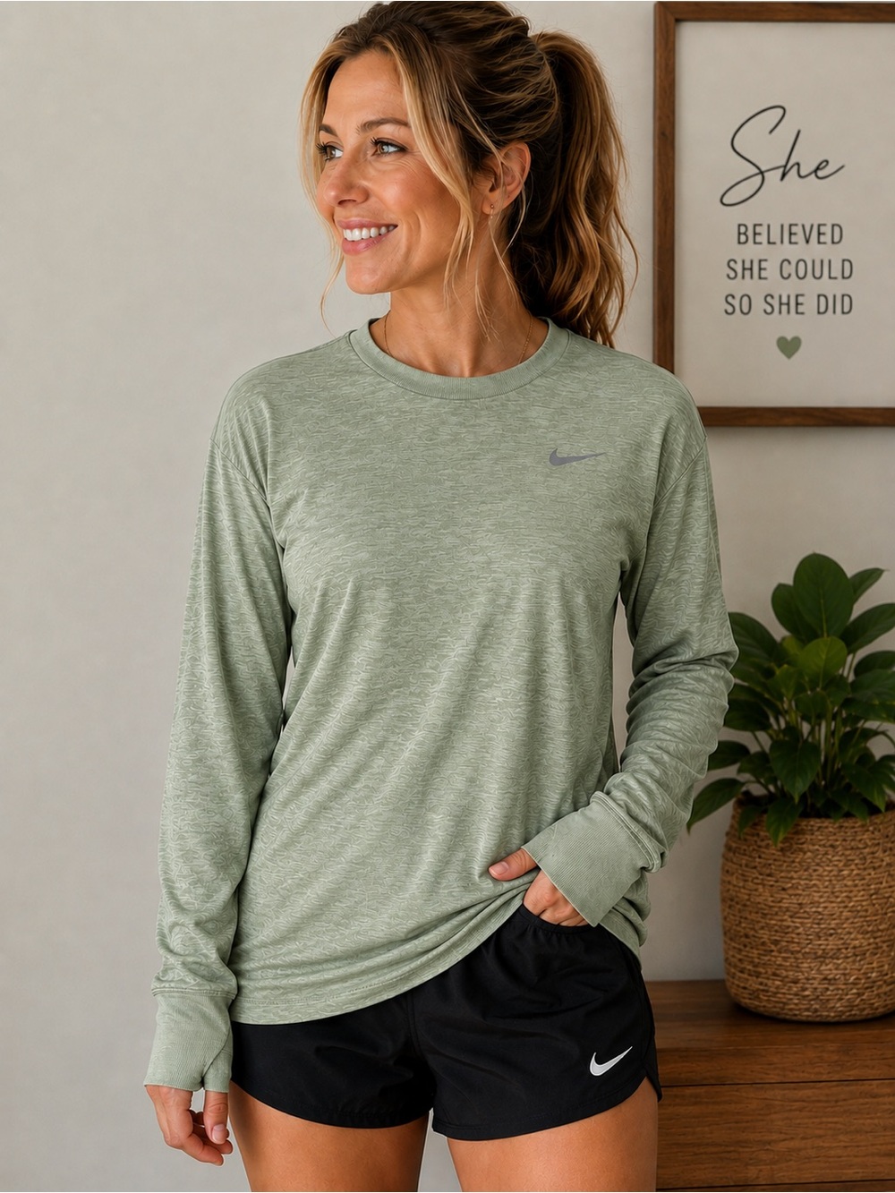 💚 NIKE Women’s Long Sleeve Running Tee - Heather Sage (NWOT)